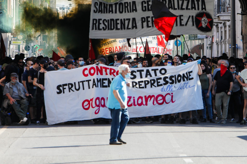 Protesta degli anarchici in Via Padova a Milano, foto di Mairo Cinquetti