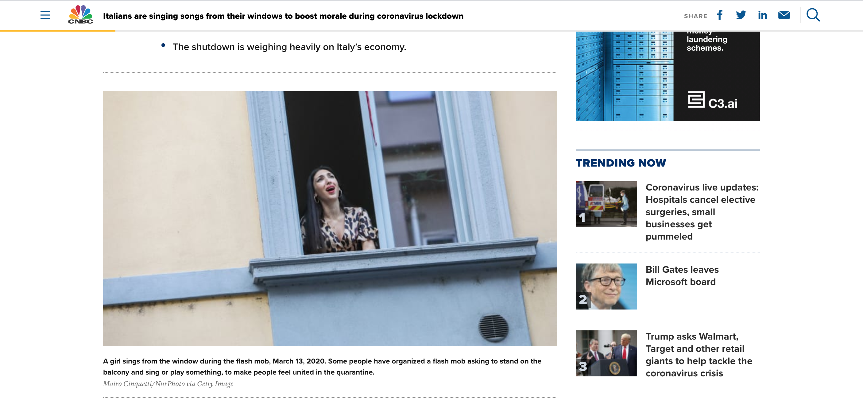 Singer on a balcony in una pubblicazione su CNBC, foto di Mairo Cinquetti
