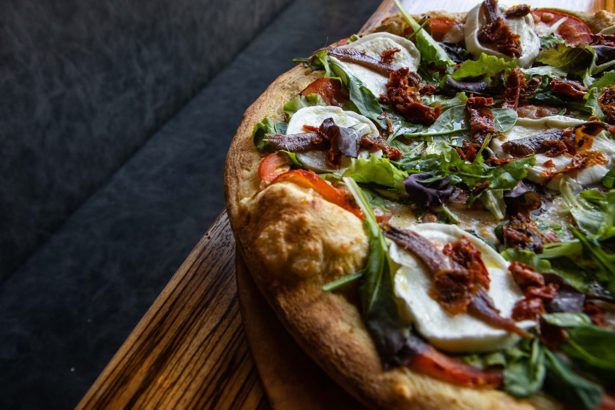 Foto di una pizza durante un servizio fotografico per ristoranti, foto di Mairo Cinquetti